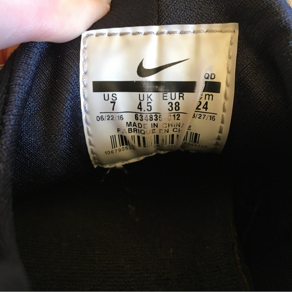 Nike Air Huaraches - Picture 2 of 10